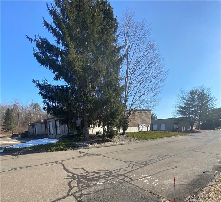 9 Moody Rd, Enfield, CT 06082